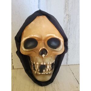 Gemmy flashing light skull face wall mount Halloween prop